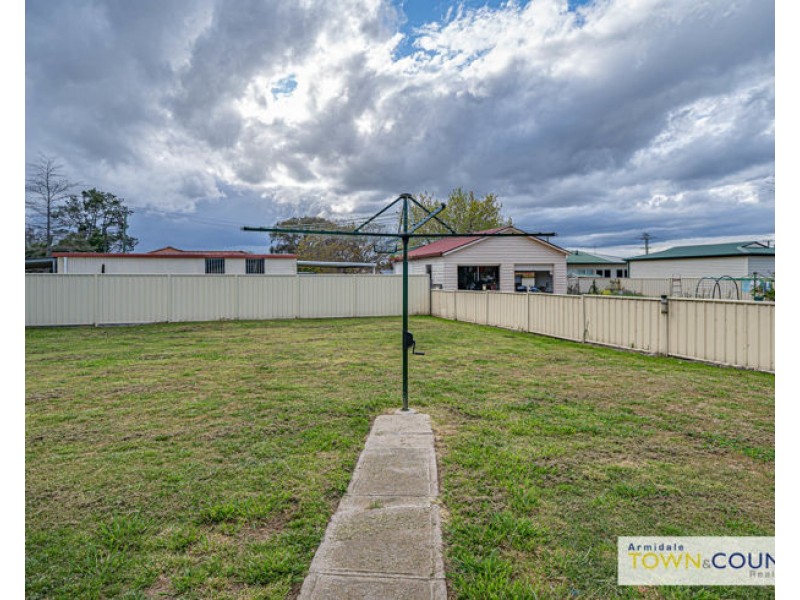 7 Barry Street, Armidale NSW 2350