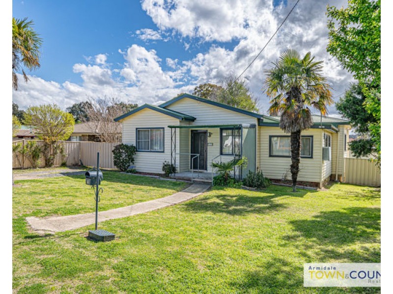 7 Barry Street, Armidale NSW 2350