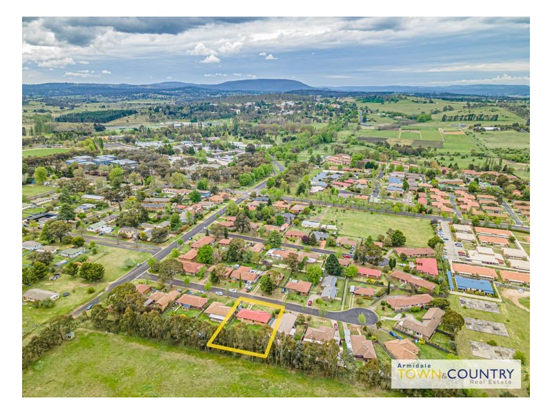 10 Sarah Place, Armidale NSW 2350