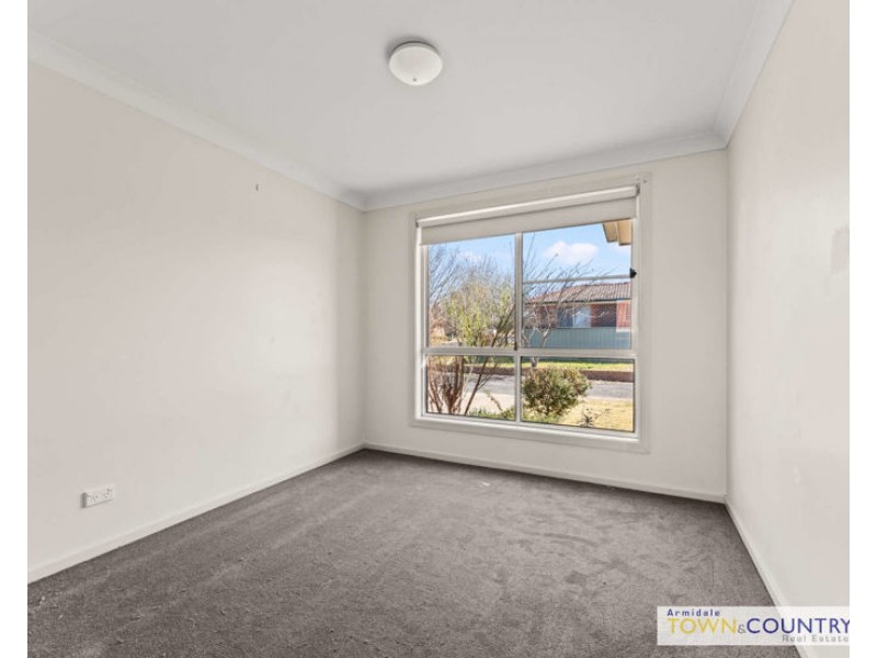 2B Fiona Place, Armidale NSW 2350