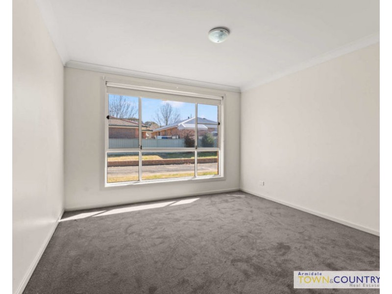 2B Fiona Place, Armidale NSW 2350