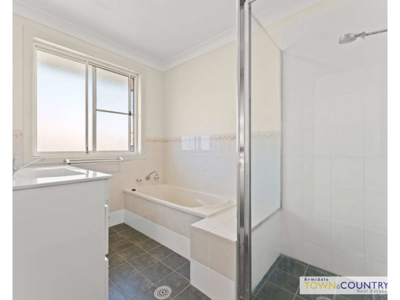 2B Fiona Place, Armidale NSW 2350
