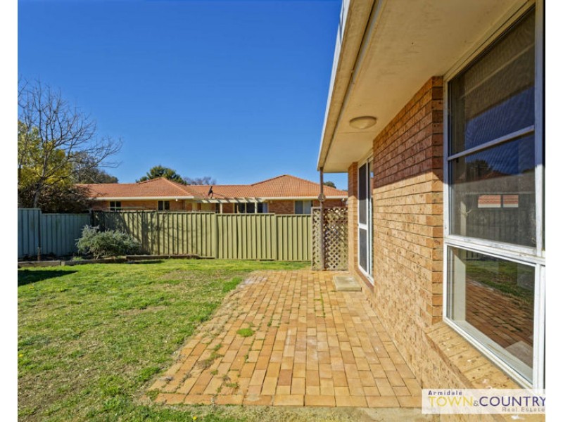 2B Fiona Place, Armidale NSW 2350