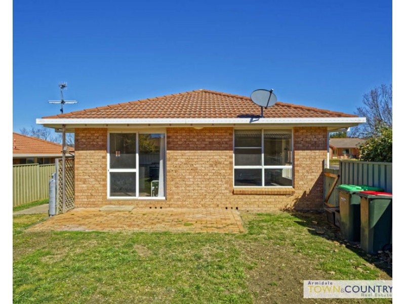 2B Fiona Place, Armidale NSW 2350