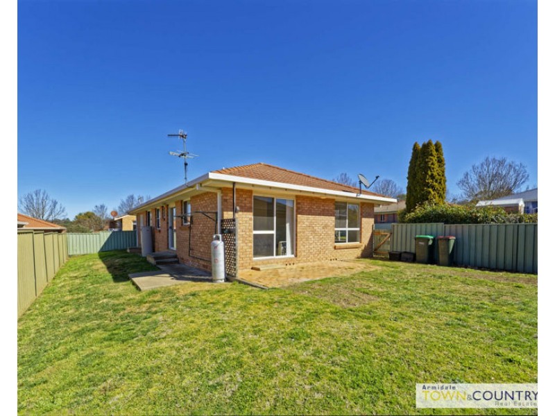 2B Fiona Place, Armidale NSW 2350