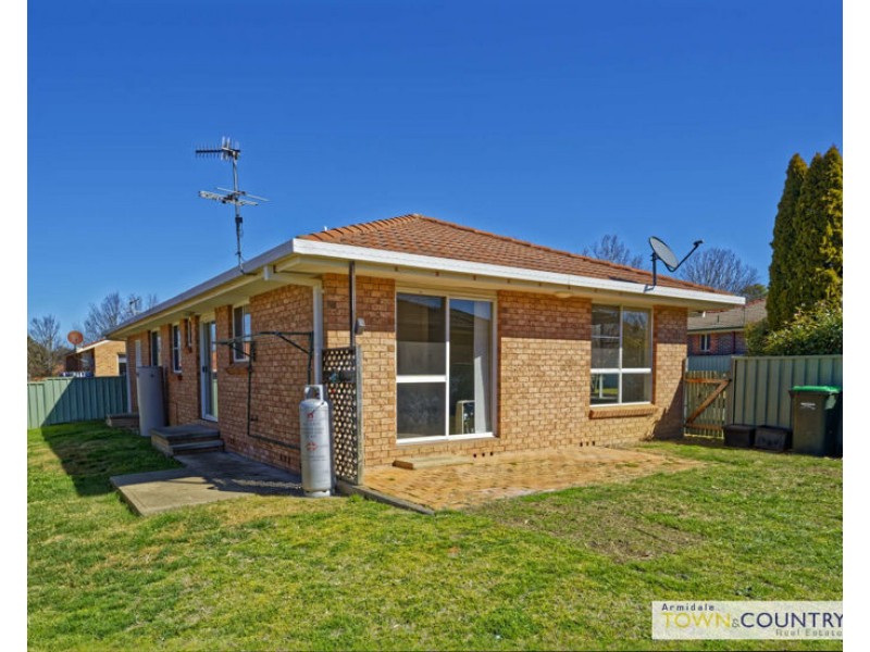 2B Fiona Place, Armidale NSW 2350
