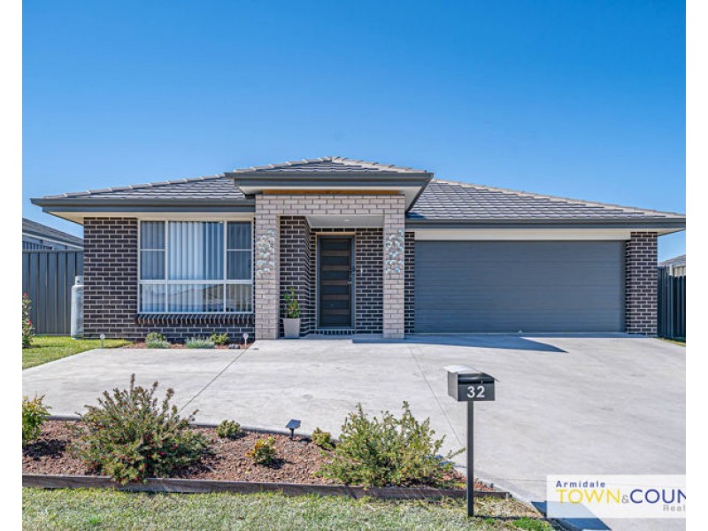 32 Cookes Road, Armidale NSW 2350