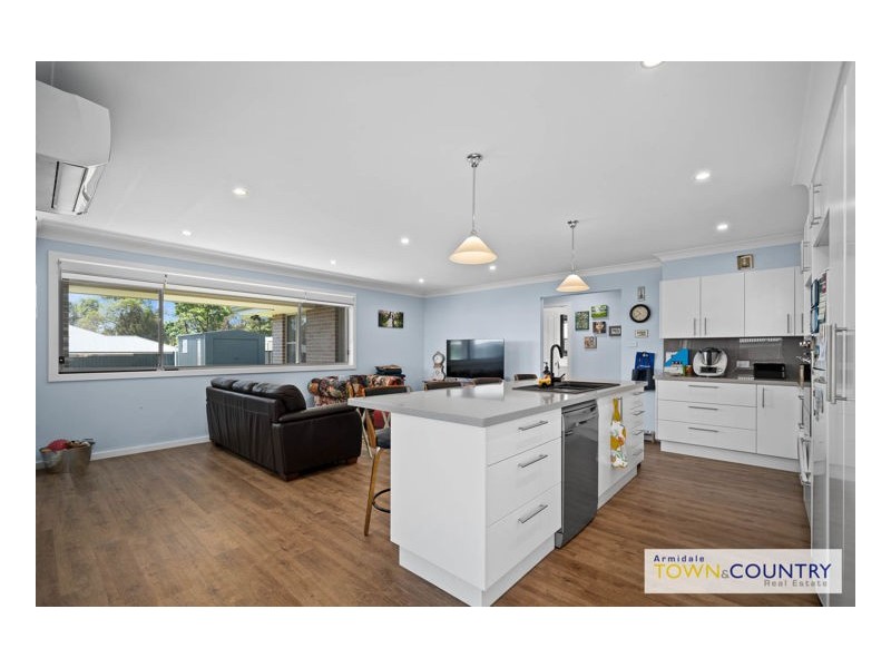 40 Plane Avenue, Uralla NSW 2358