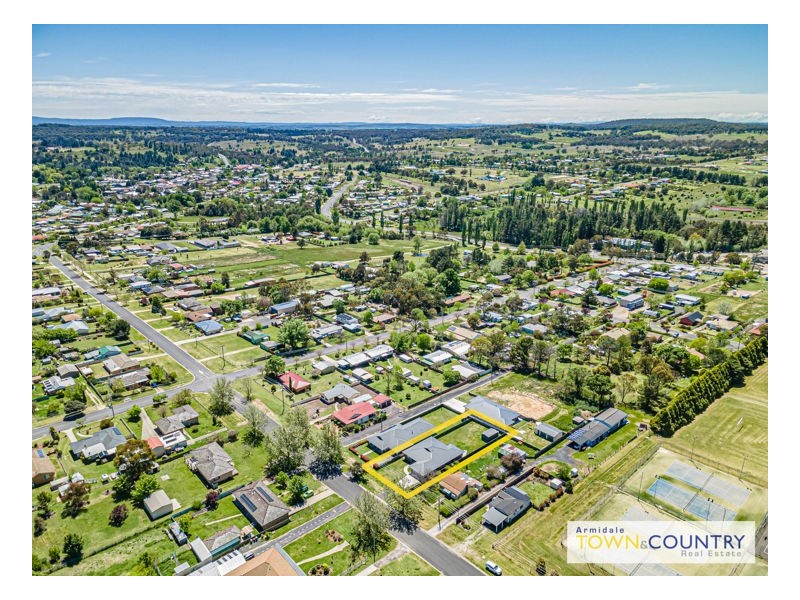 40 Plane Avenue, Uralla NSW 2358