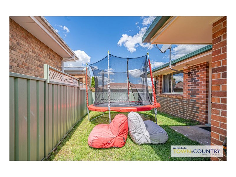 17 Grills Place, Armidale NSW 2350