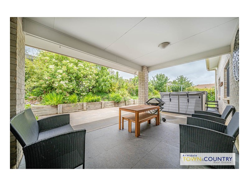 12 Grandview Crescent, Armidale NSW 2350