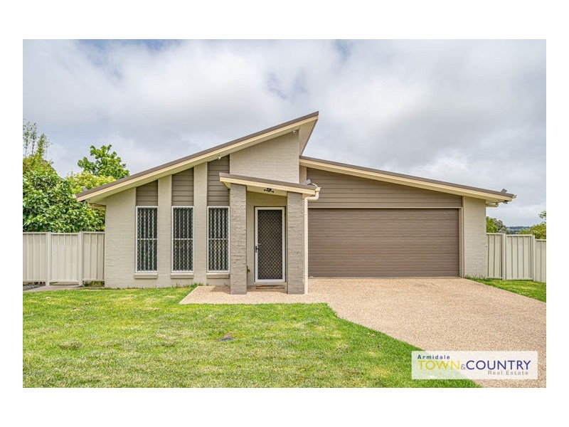 12 Grandview Crescent, Armidale NSW 2350