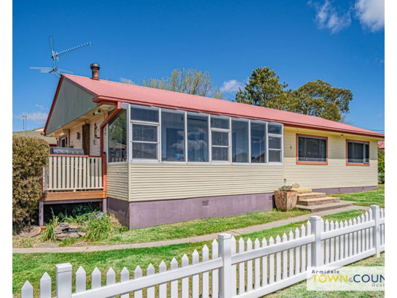 2 Claude Street, Armidale NSW 2350