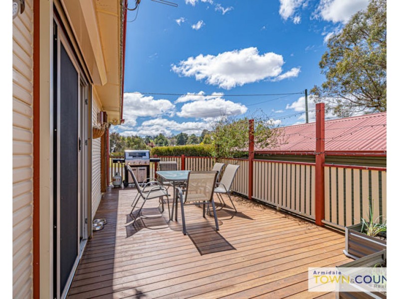 2 Claude Street, Armidale NSW 2350
