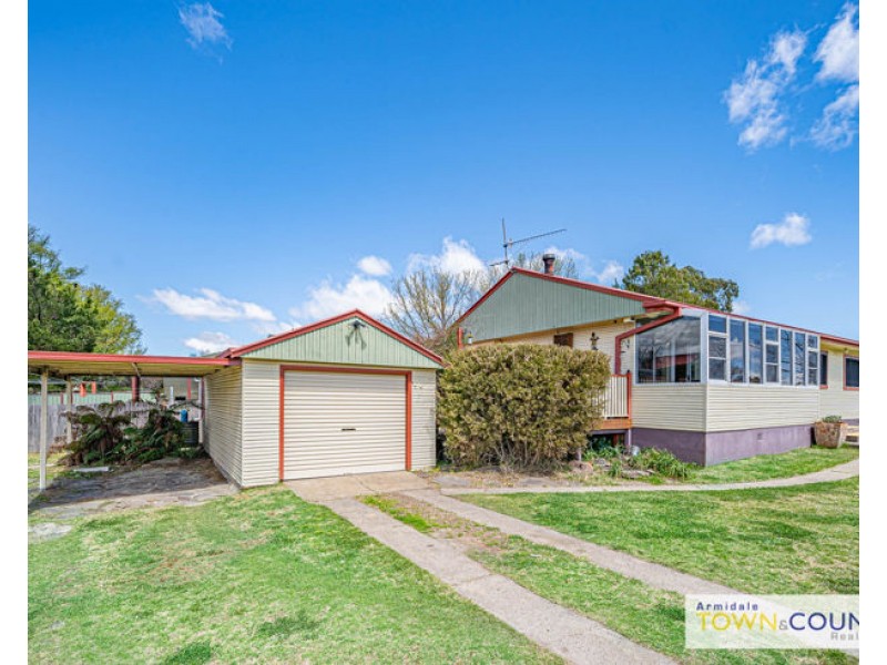 2 Claude Street, Armidale NSW 2350