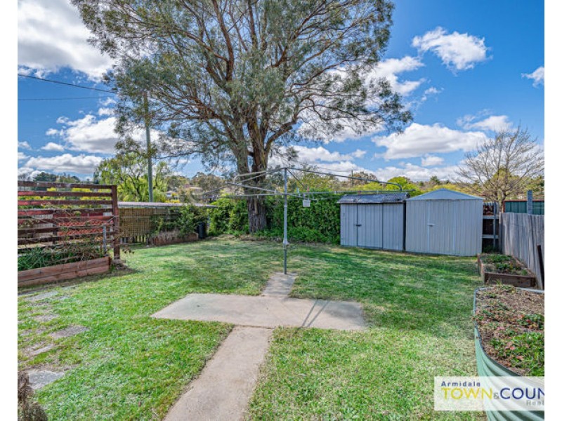 2 Claude Street, Armidale NSW 2350