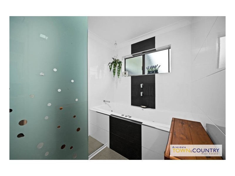 35 Rowan Avenue, Uralla NSW 2358