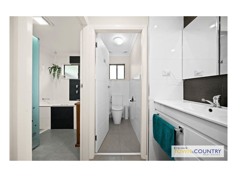 35 Rowan Avenue, Uralla NSW 2358