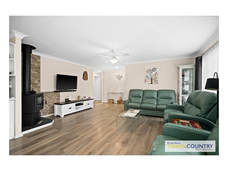 35 Rowan Avenue, Uralla NSW 2358