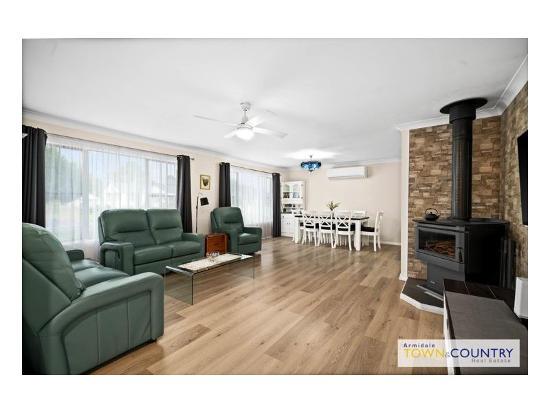 35 Rowan Avenue, Uralla NSW 2358