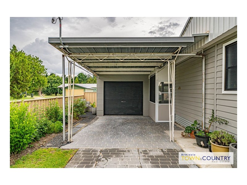 35 Rowan Avenue, Uralla NSW 2358