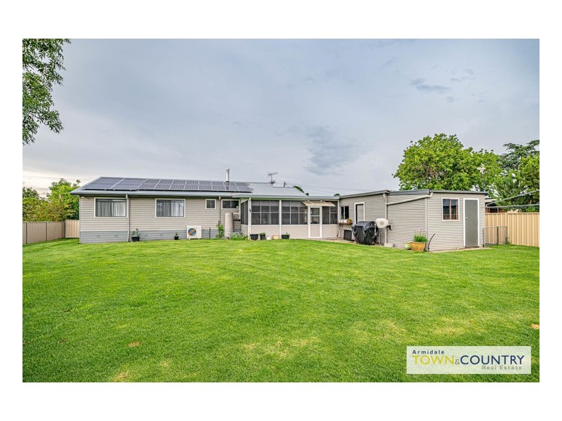 35 Rowan Avenue, Uralla NSW 2358