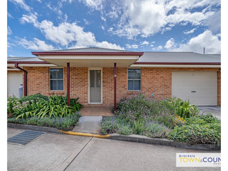 2/6 Speare Avenue, Armidale NSW 2350