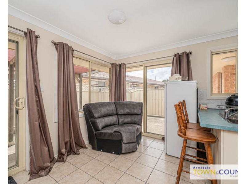 2/6 Speare Avenue, Armidale NSW 2350