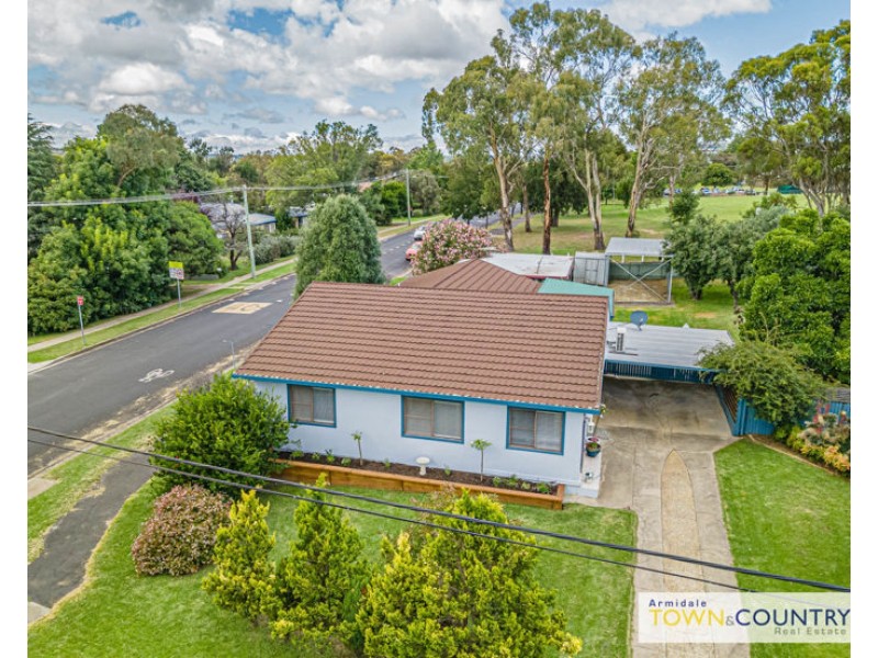 2 Merinda Place, Armidale NSW 2350