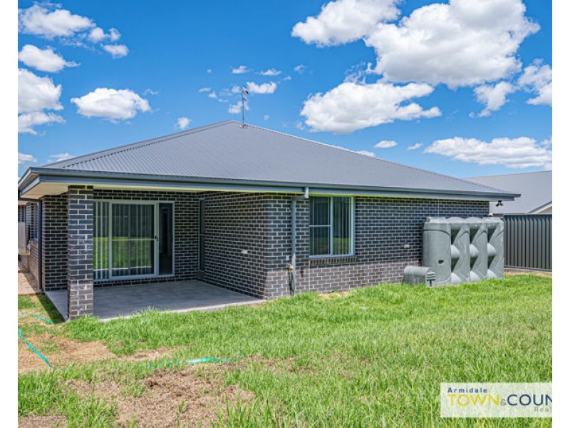 3 Willow Way, Armidale NSW 2350