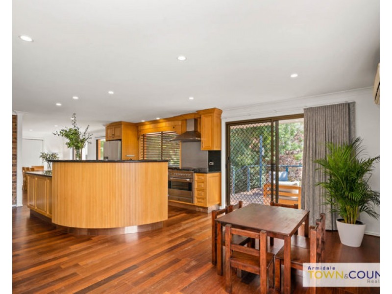 11 Newbury Drive, Armidale NSW 2350