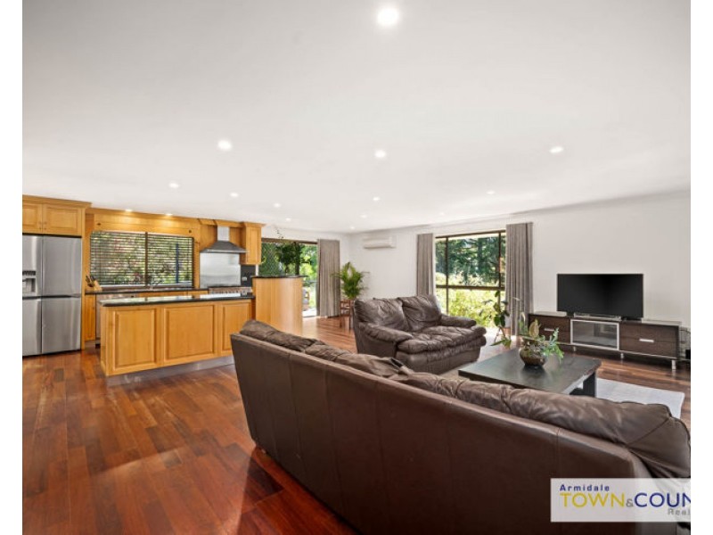 11 Newbury Drive, Armidale NSW 2350