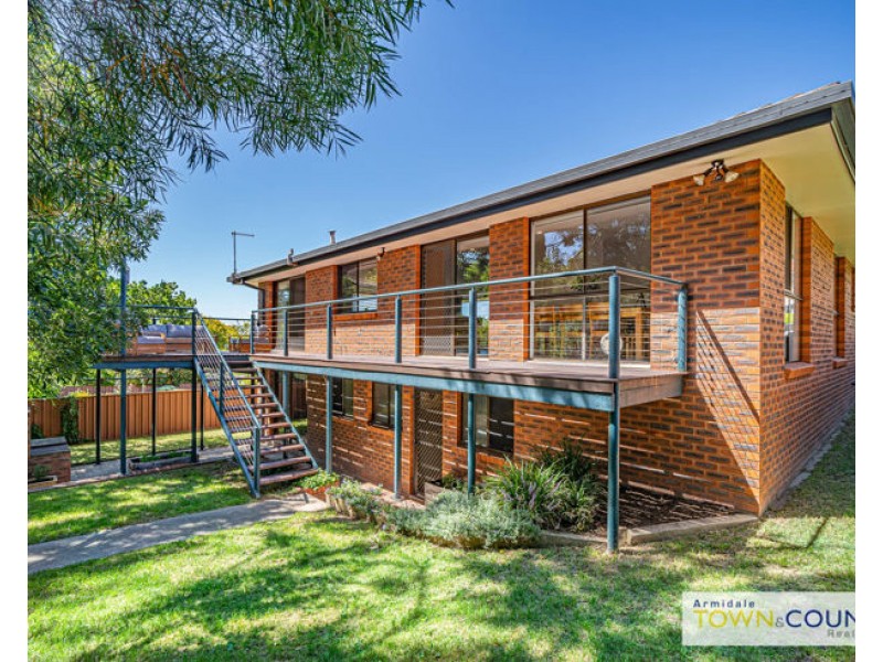 11 Newbury Drive, Armidale NSW 2350