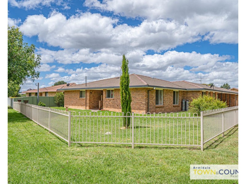 2/20 Barry Street, Armidale NSW 2350