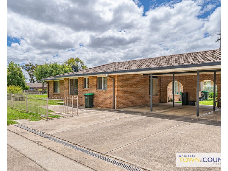 2/20 Barry Street, Armidale NSW 2350