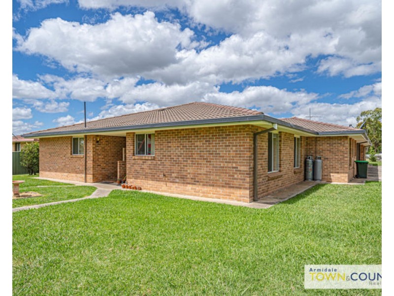 2/20 Barry Street, Armidale NSW 2350
