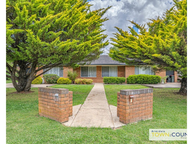 2/8 Cynthia Crescent, Armidale NSW 2350