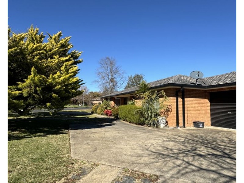 2/8 Cynthia Crescent, Armidale NSW 2350