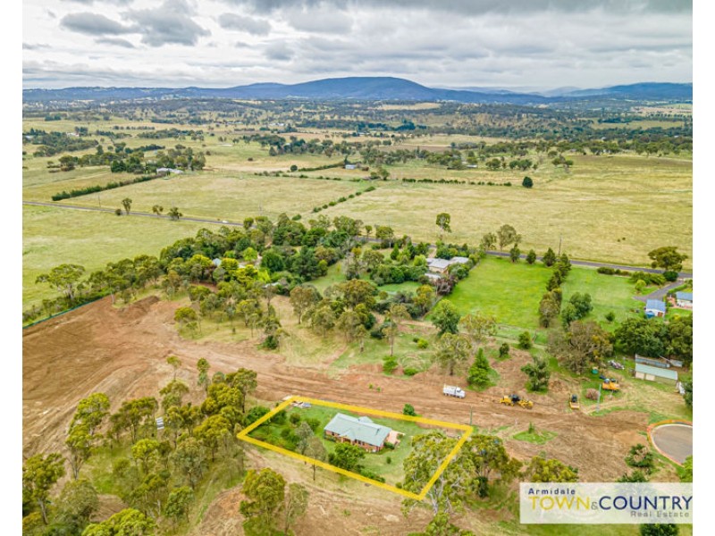 6 Campbell Parade, Armidale NSW 2350