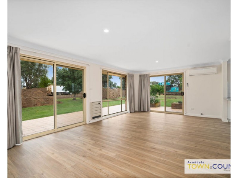 6 Campbell Parade, Armidale NSW 2350