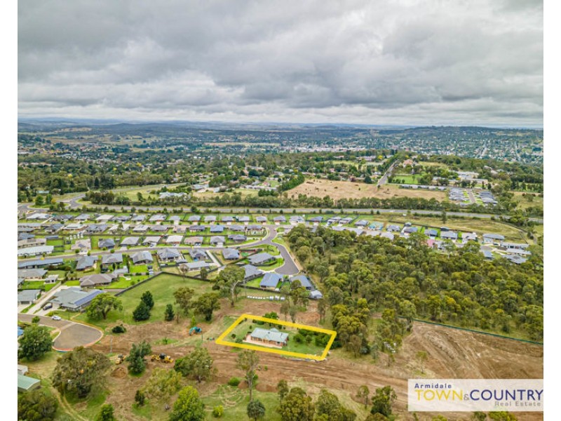 6 Campbell Parade, Armidale NSW 2350
