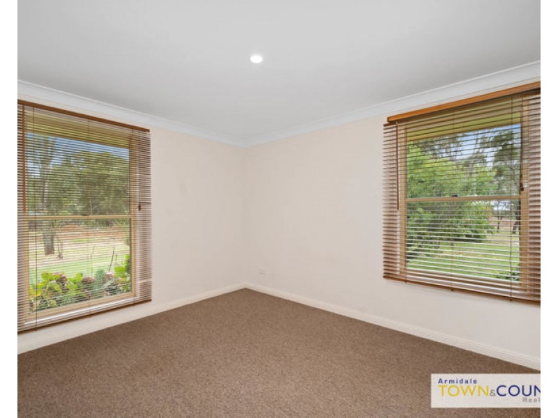 6 Campbell Parade, Armidale NSW 2350