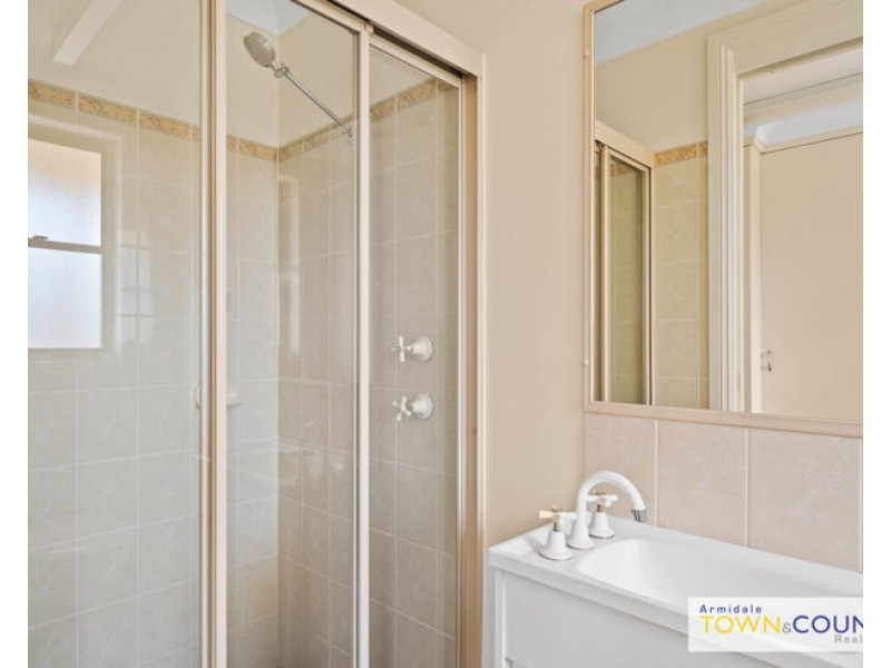 6 Campbell Parade, Armidale NSW 2350