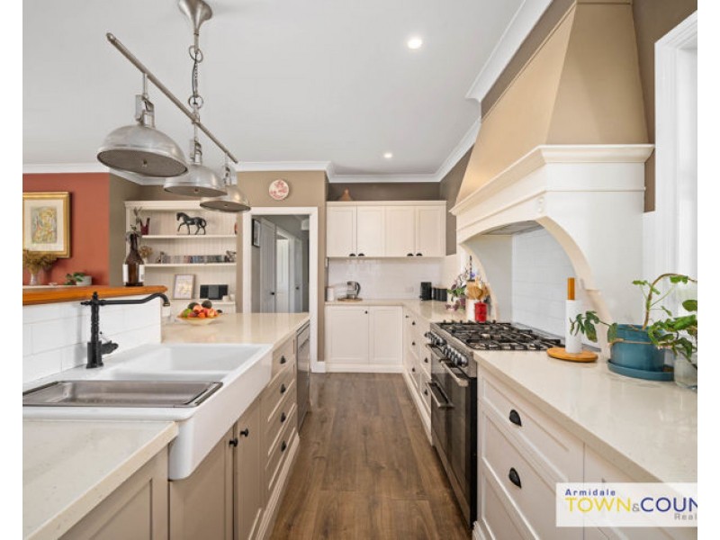 26 Macleay Way, Armidale NSW 2350
