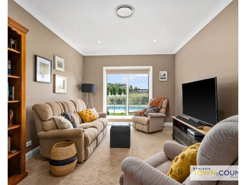 26 Macleay Way, Armidale NSW 2350