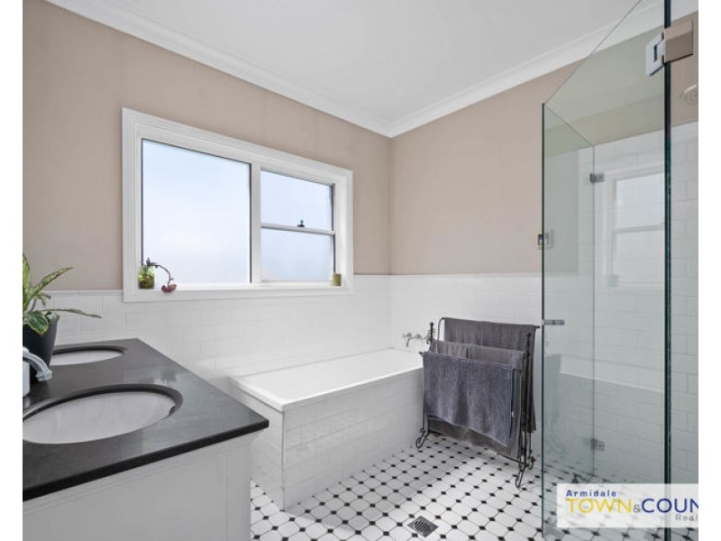 26 Macleay Way, Armidale NSW 2350