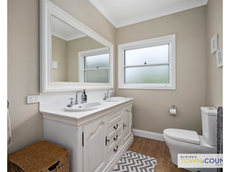26 Macleay Way, Armidale NSW 2350