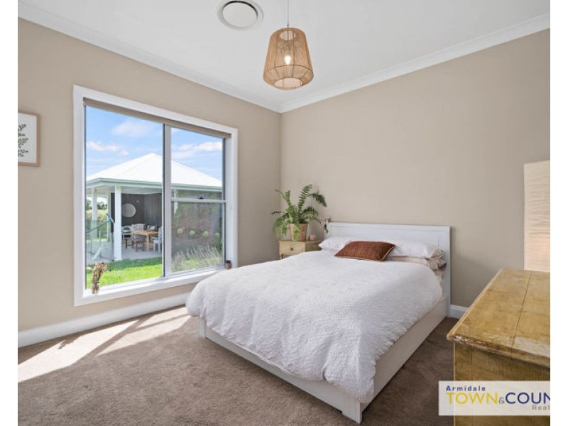 26 Macleay Way, Armidale NSW 2350