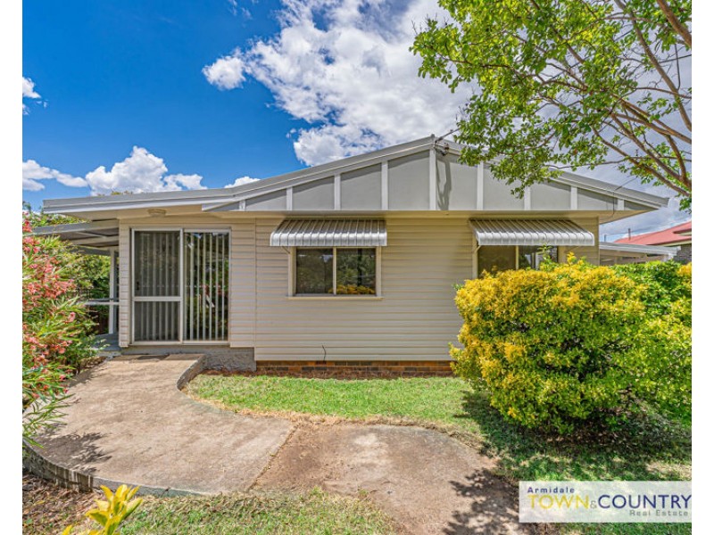 111 Niagara Street, Armidale NSW 2350