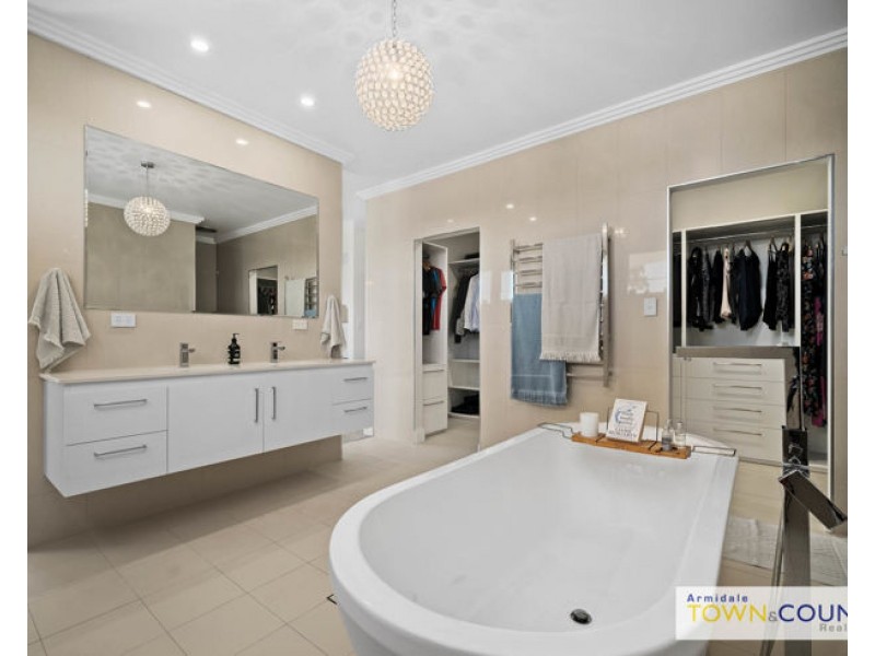 92 Kellys Plains Road, Armidale NSW 2350